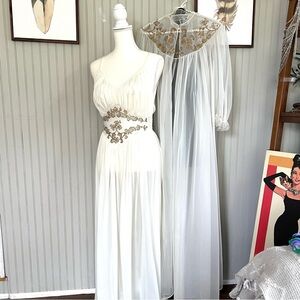 Vintage Hollywood Glam Roger’s Run Proof White Goddess Lingerie Penoir Set 50’s